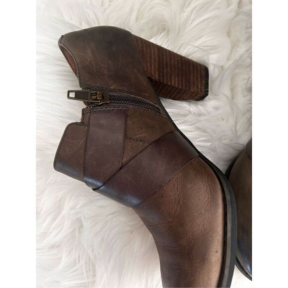 Clark’s brown/gray shoes size 7 m - Picture 3 of 8